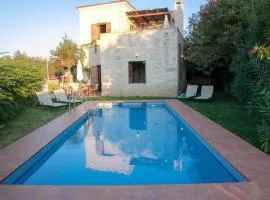 Premium Rethymno Villa | 3 Bedrooms | Villa Hinaki | Private Garden | Private Outdoor Pool | BBQ | Outdoor Sitting and Dining Area | Prines