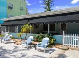 100 Steps to beach access - 5 minute walk to the Village - Private Porch