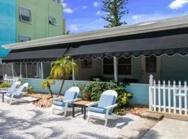 Siesta Key Village and Beach Walkable, Condo, Private Porch