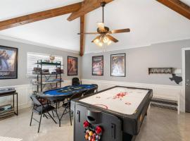Game Room near Globe Life, TX Live, and AT&T Stadium, hotel in Arlington