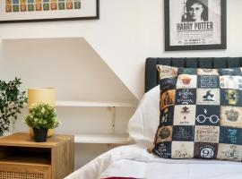 Harry Potter Experience - 3 Bed House In Watford, vila di Watford