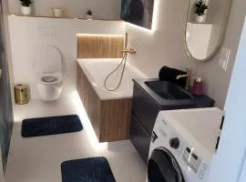 Apartament Cień Wiatru z Widokiem na Jezioro i Netflixem