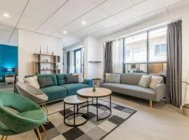 Maricool Minimal Spacious Downtown Loft