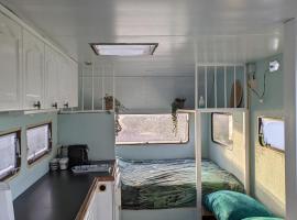 Caravan Zee by BnB de Kapitein, hotel i 't Horntje