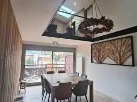 Spacieux et beau duplex au pied des pistes et centre station avec balcon