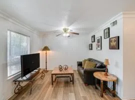 4 Mi to Dtwn Dallas Condo with Pool Access!