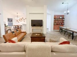 The Sanford Ave House with fully fenced yard, pet-friendly hotel in Sanford