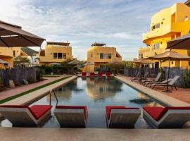 9A Poolside Private Patio Cerritos Beach Condo, hotel with parking in San Carlos