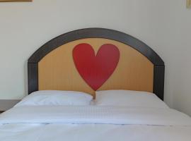 Cozy Inn Apartments, hotel em Sarandë