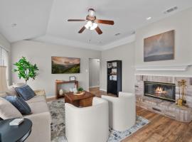 Modern Home Close to It All in DFW Texas!, ξενοδοχείο σε Grand Prairie