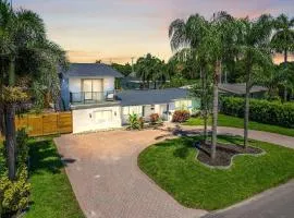 Pompano Gem, 1 mi to Beach & 12 Pickleball courts