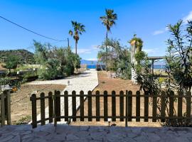 Villa Palm tree house by the beach pilsētā Skhoínos