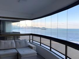 Frente mar, espaço e conforto, hotel en Balneário Camboriú