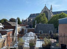 Apartment City Center Terrace with Iconic View, hotel en Gouda