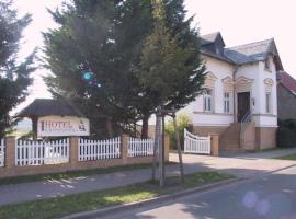 Hotel Zum Springreiter, hotel en Dallgow