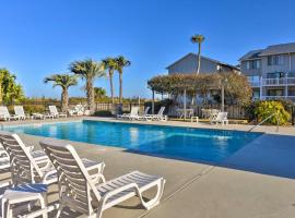 St Helena Island Condo with Views - Walk to Beach!, apartment in Oceanmarsh Subdivision