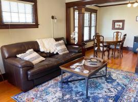 Historic Downtown Riverview Flat, No. 2, apartment in Astoria, Oregon