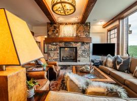 Luxury Amenities & Year-Round Recreation at Deer Valley Grand Lodge 307!、パークシティの別荘