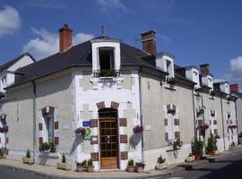 Les Glycines, hotel with parking in Plaimpied-Givaudins