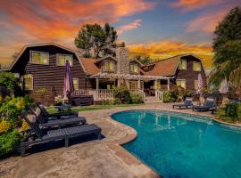 Chateau Syrah by AvantStay Picturesque Estate w Pool, Hot Tub, Pool Table & Table Tennis, country house sa Temecula