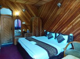 Goroomgo Lake View Mall Road Nainital - Mountain View & Spacious Room – hotel w mieście Nainital