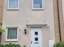 3 bed house - Milton Keynes - Countess Plaza, hotel in Broughton