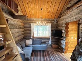 Keloparitalon loma-asunto Ylläs-näkymällä ja paljulla, hotel con tinas de hidromasaje en Ylläsjärvi