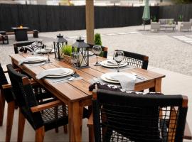 The White House, A Unique ABQ Stay in Central Location near Uptown, hotel a Albuquerque