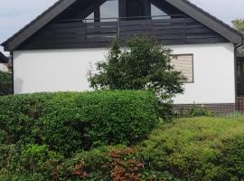 House Garden close to Frankfurt Airport, hotel conveniente a Gross-Gerau