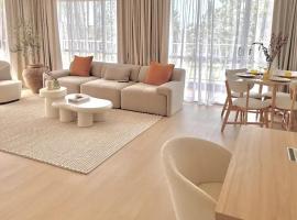 Penthouse with private Rooftop on the Broadwater, Hotel in Gold Coast