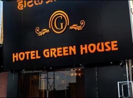 FabHotel Green House, hotel in Kurla, Mumbai