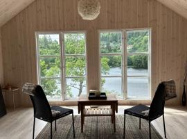 Beautiful Barn Studio - Lake View, pet-friendly hotel in Porsgrunn