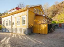 Outstanding apartment close to Gothenburg, aluguel de temporada em Kungälv