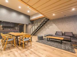 香季庵Euphoria, hotel with hot tubs in Sado