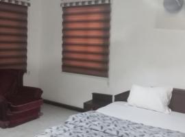 Nicoles Lodge: Accra'da bir otoparklı otel