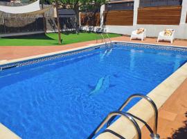 MORERABLANCA piscina, barbacoa, chill-out, povoljni hotel u gradu 'San Mateo de Bages'