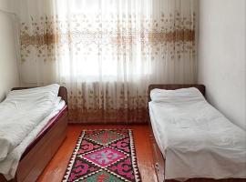 Guest House Bereke in Kyzart village, hotel con parcheggio a Bagysh