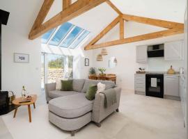 Meadow View Barn, Rural St Ives, Cornwall. Brand New 2 Bedroom Idyllic Contemporary Cottage With Log Burner.，Nancledra的飯店