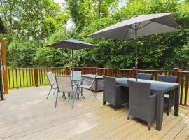 Conkers Lodge for 6 with Hot Tub & Secluded Decking - Spa Resort in Devon