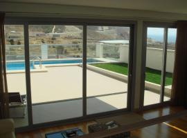 Bonita vivienda pareada con piscina privada, hotel en Roquetas de Mar