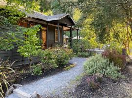 Puccioni Paradise Wine Tastings Included, hotel i Healdsburg