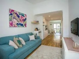 Coastal Salty Kiss Sleeps 4!