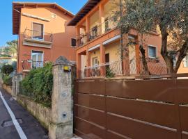 Casa rosario e annamaria, hotel in Torri del Benaco