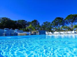 HOTEL CRISTALLO PAESTUM, hotel with jacuzzis in Capaccio-Paestum