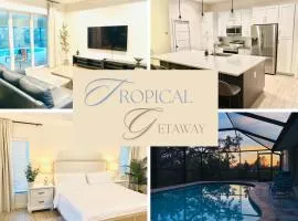 Tropical getaway w heated pool near Mineral Springs, garage included