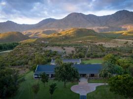 Swartberg Private Game Lodge, hotel con estacionamiento en Oudtshoorn