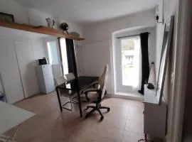 Apppartement dans maison avec terrasse plein sud , Netflix, parking et fibre