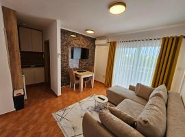 Dom M Apartments, hotell i Budva