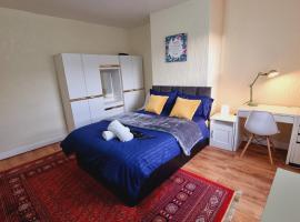 Bright sunny, double bed with garden, TV and Wi-Fi, hôtel à Leeds