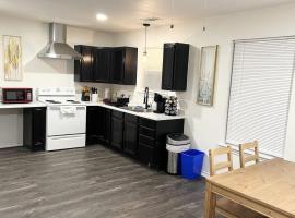 New Remodeled Private Guest Suite in North DFW, apartment in Carrollton